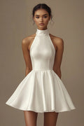 Abito Corto Semplice Senza Maniche in Satin Bianco