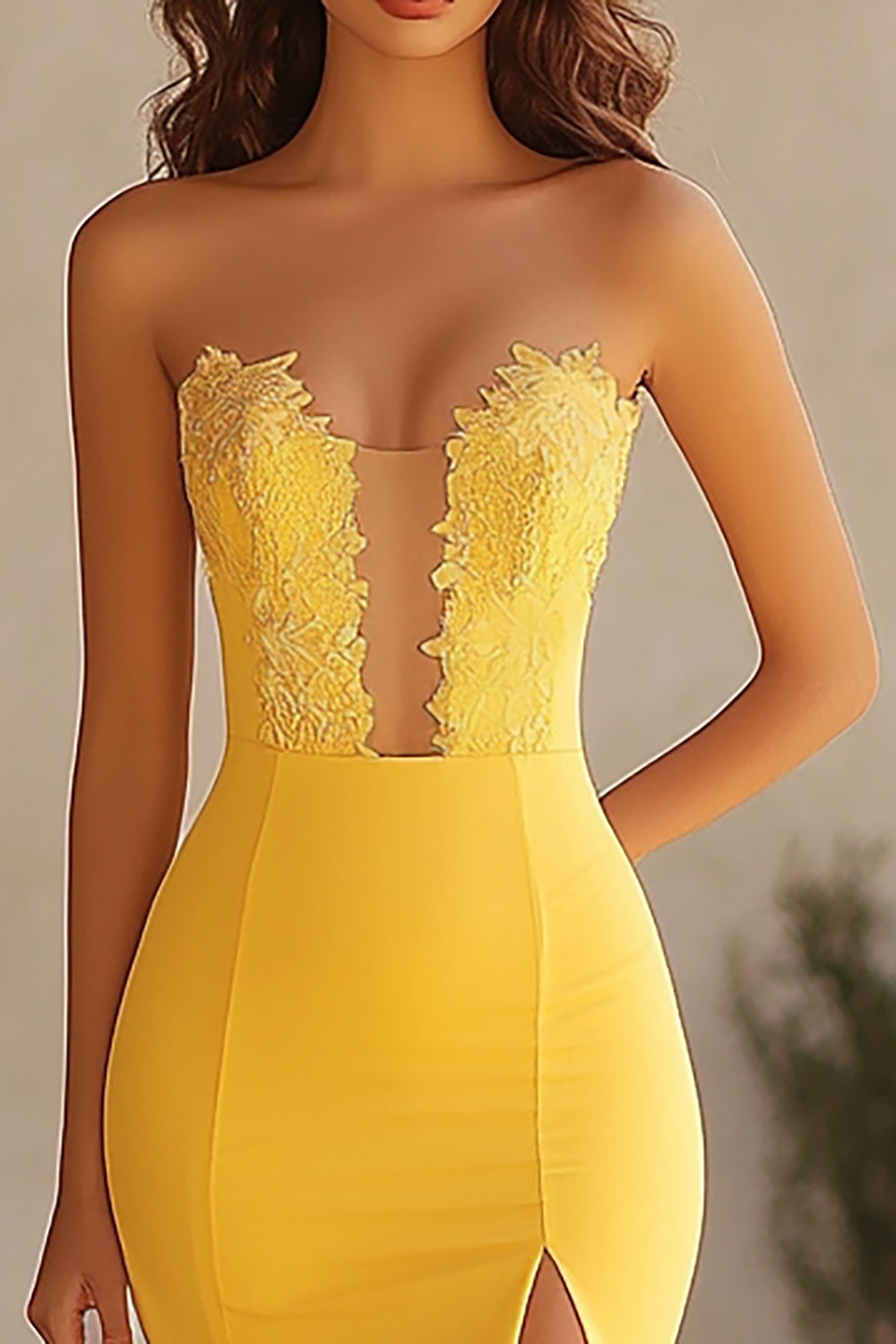 Vestido de festa longo sereia sem alças em chiffon amarelo com racha