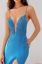 Königsblaues, langes Meerjungfrau-Ballkleid mit Spitze und V-Ausschnitt und Schlitz