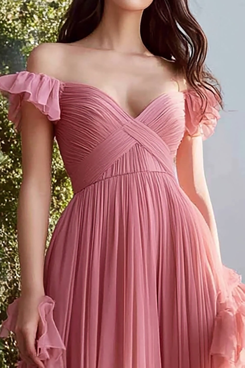 Vestido de festa comprido em chiffon com decote em A e folhos Dusty Rose