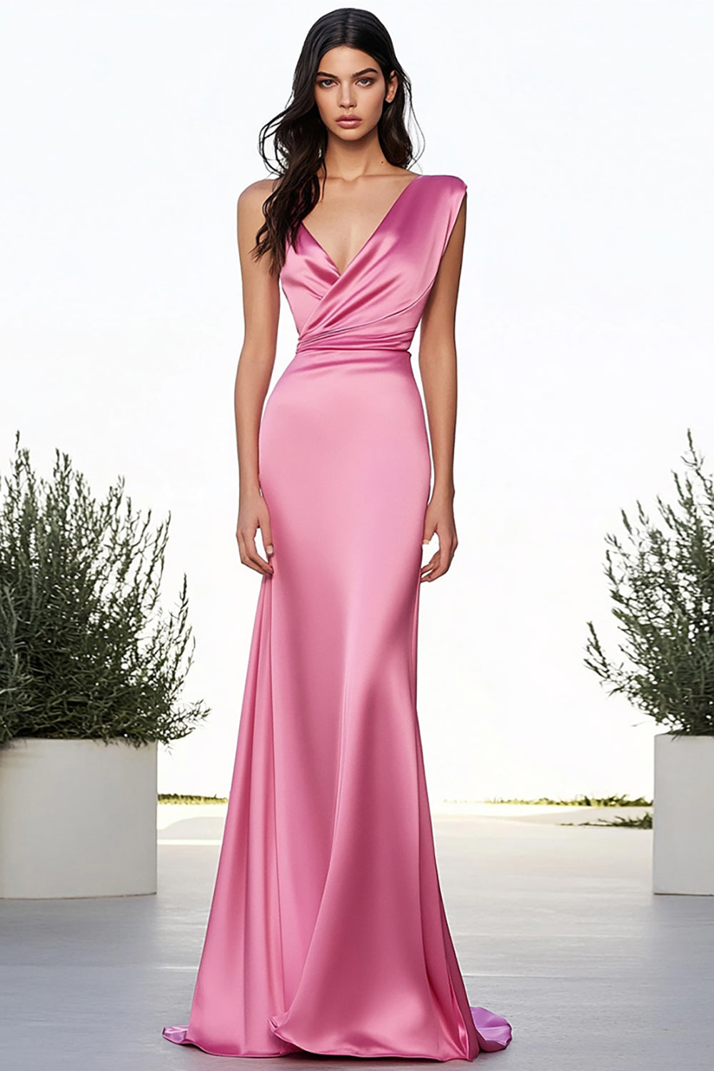 Schlichtes, langes, rosa Etuikleid aus Satin mit V-Ausschnitt