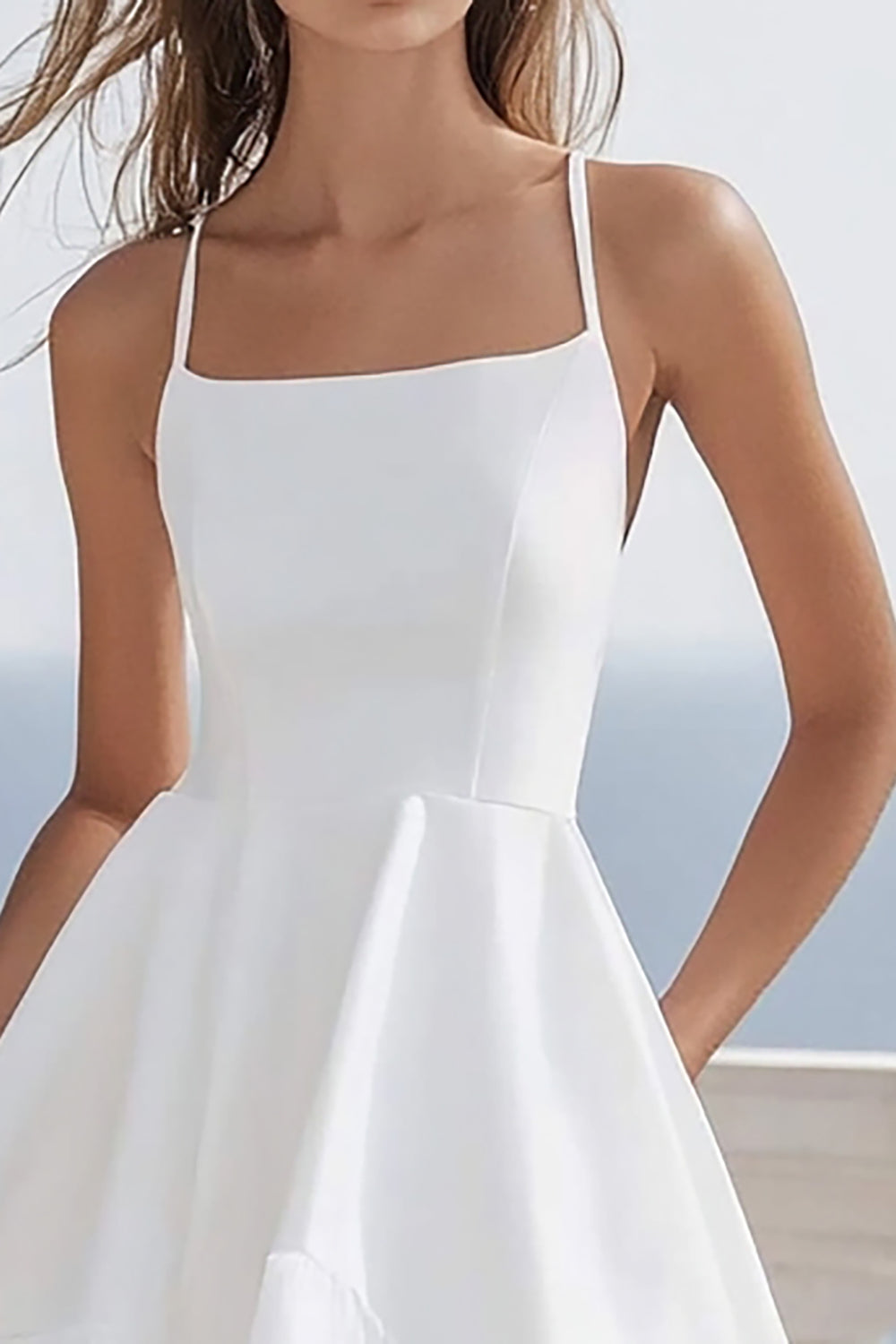 Vestido de cerimónia midi assimétrico, corte A, branco, com folhos