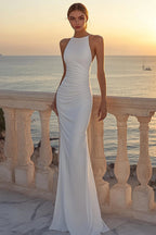 Vestido de noiva boho com decote redondo e sereia em cetim branco