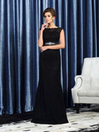 Etui-Linie Bateau-Ausschnitt Perlen verziert Ärmellos Lange Spitze Brautmutterkleider