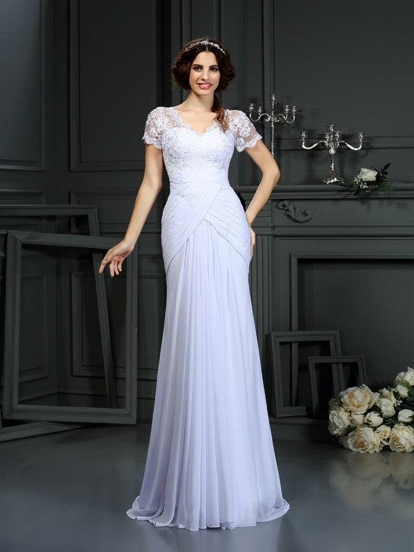 Vestidos de noiva compridos em chiffon com decote em V e mangas curtas em renda