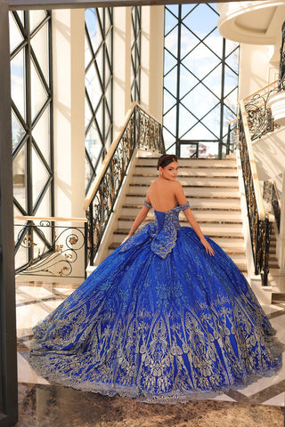 Quinceanera-Kleid mit Glitzerapplikation und Schleife von Amarra 54210