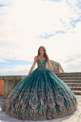 Quinceanera-Kleid mit Glitzerapplikation und Schleife von Amarra 54210