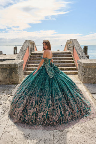 Quinceanera-Kleid mit Glitzerapplikation und Schleife von Amarra 54210