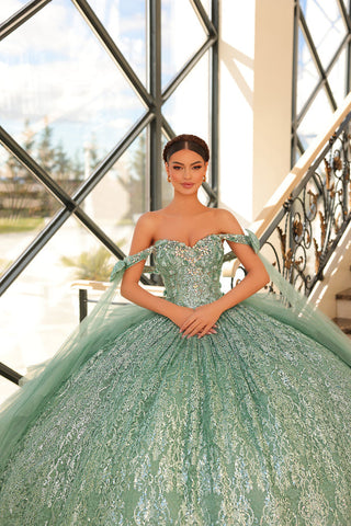 Vestido de quinceanera com mangas compridas e brilhantes da marca Amarra 54212