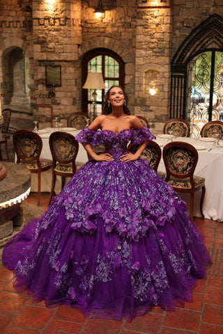 Schulterfreies Ballkleid mit mehreren Lagen von Amarra 54230