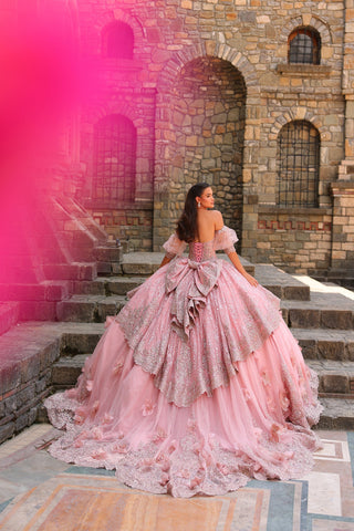 Trägerloses Ballkleid mit mehreren Lagen von Amarra 54236