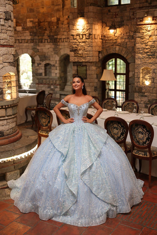 Vestido de baile com estampado de glitter e ombros à mostra da Amarra 54240