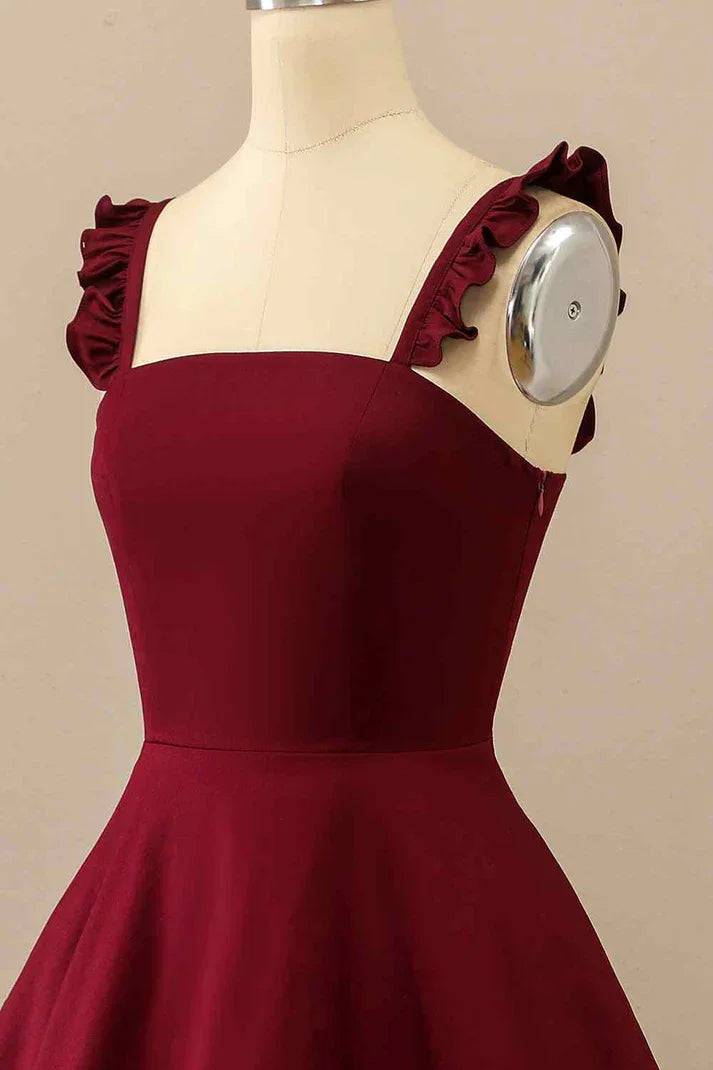 Bordeauxrotes A-Line Rüschen-Träger Satin Mini Homecoming-Kleid Y2176