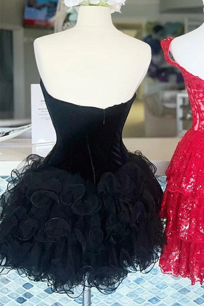 Schwarzes Samt Trägerloses Rüschen Kurzes Homecoming-Kleid