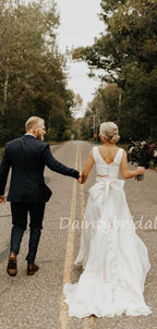 Novos vestidos de noiva compridos em chiffon com decote em V e corte A, duas peças. DB10476