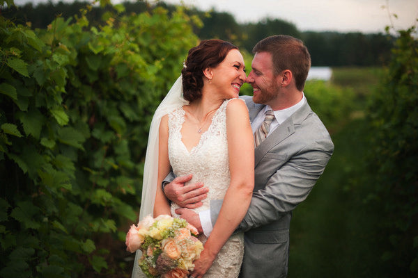 Country Vintage Clairvoyant Outfit Lace Back V-Neck Sleeveless Long Sweep Trailing  Wedding Dresses. DB020