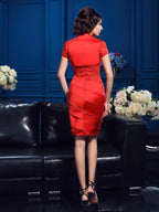 Etui-Linie Herzausschnitt Perlen verziert Ärmellos Kurz Satin Brautmutterkleider