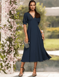 Etuikleid/Säulenkleid für die Brautmutter, minimalistisch, elegant, V-Ausschnitt, knielang, Satin, kurze Ärmel, mit Rüschen, einfarbig