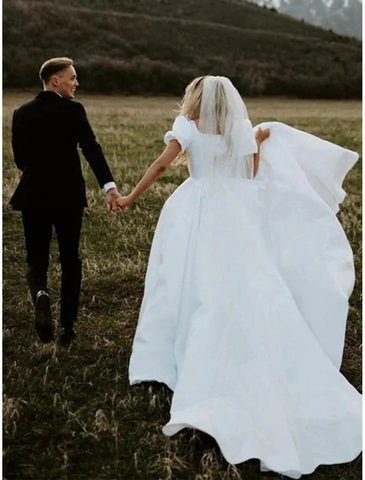 Formelles Ballkleid mit quadratischem Ausschnitt und kurzen Ärmeln, Kapellenschleppe, Satin, Brautkleider