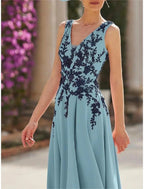 Robe pour la Mère de la Mariée - Tenue de Cérémonie Élégante pour Invitée - Robe Vintage en Satin à Col en V et Manches Courtes avec Plis et Appliques Florales