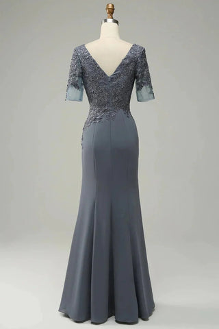 Kleid für die Brautmutter aus Satin mit Applikationen