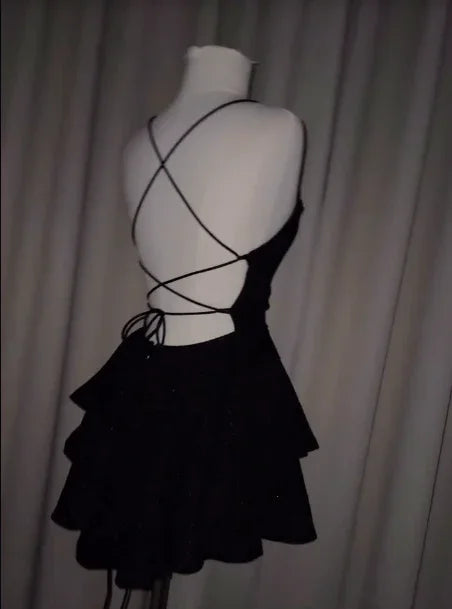 Vestido Corto de Fiesta para el Baile de Graduación Sin Espalda y Sensual en Satén Negro para la Celebración del Regreso a Casa Y7620