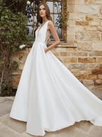 Sexy Wedding Dresses Chapel Train Ball Gown Sleeveless V Neck Cotton Bridal Suits With Pocket Solid Color
