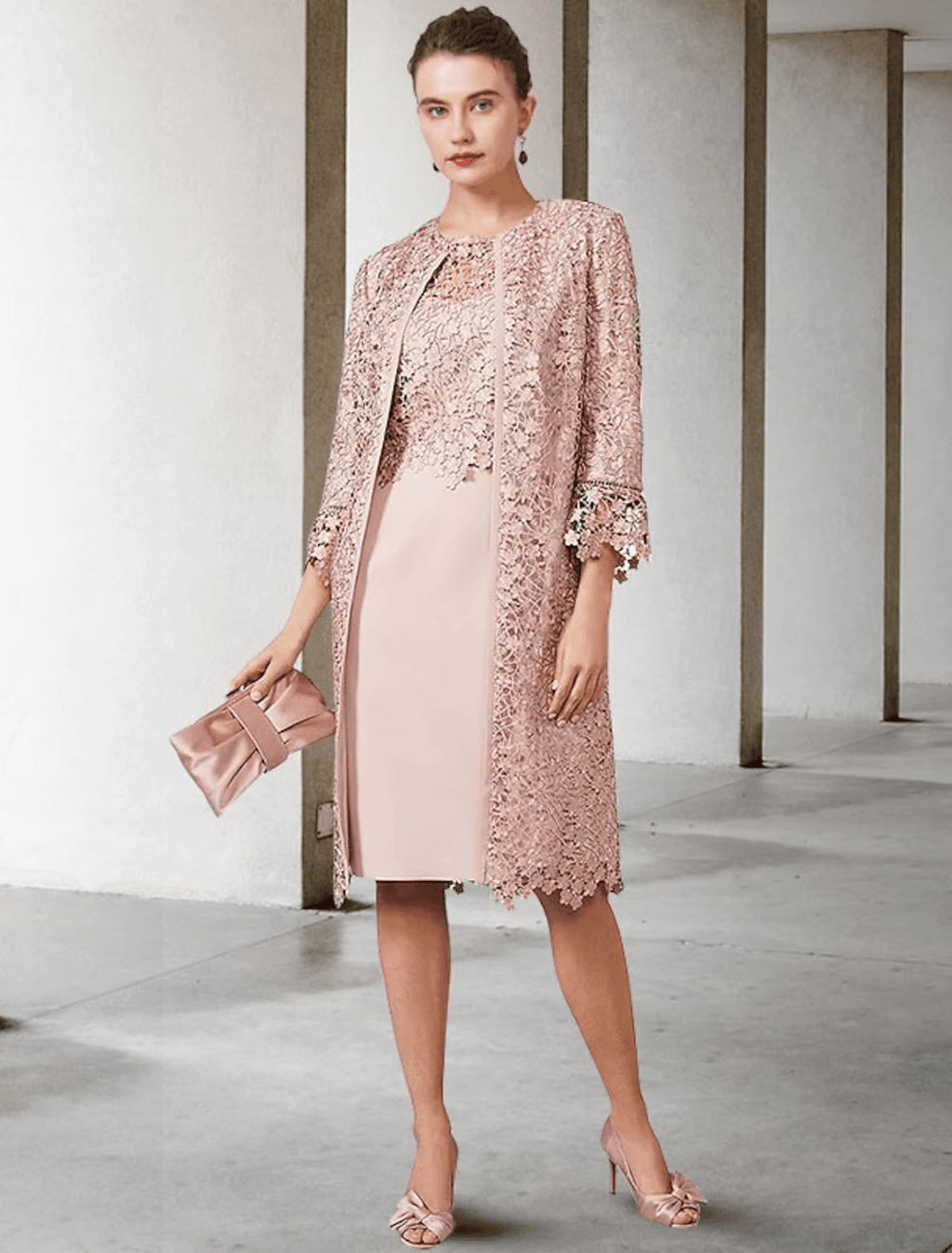 Vestido de mãe da noiva de duas peças, com bainha/coluna, elegante, decote em joia, comprimento até ao joelho, chiffon, renda, manga curta, com aplicações