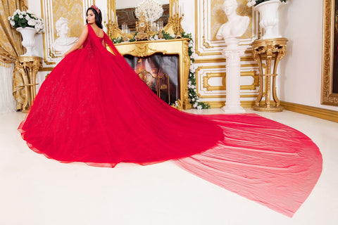 Ballkleid mit Cape-Ärmeln von Cinderella Couture 8270J