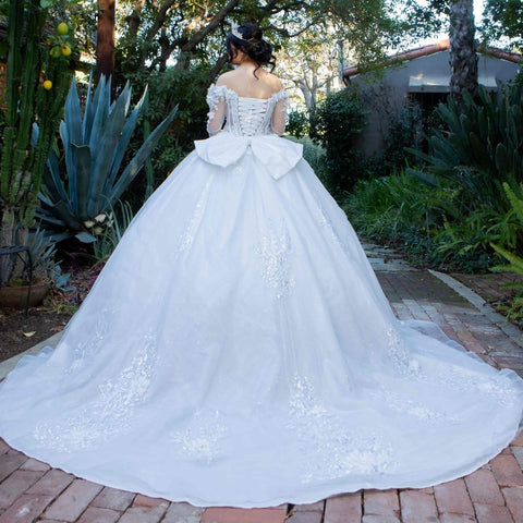 Langärmliges Ballkleid von Cinderella Couture 8325J