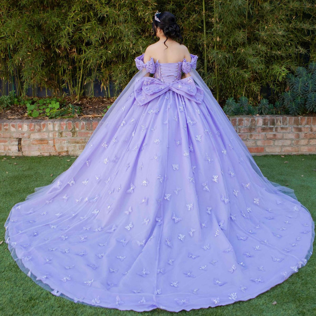 Ballkleid mit Cape-Ärmeln von Cinderella Couture 8350J