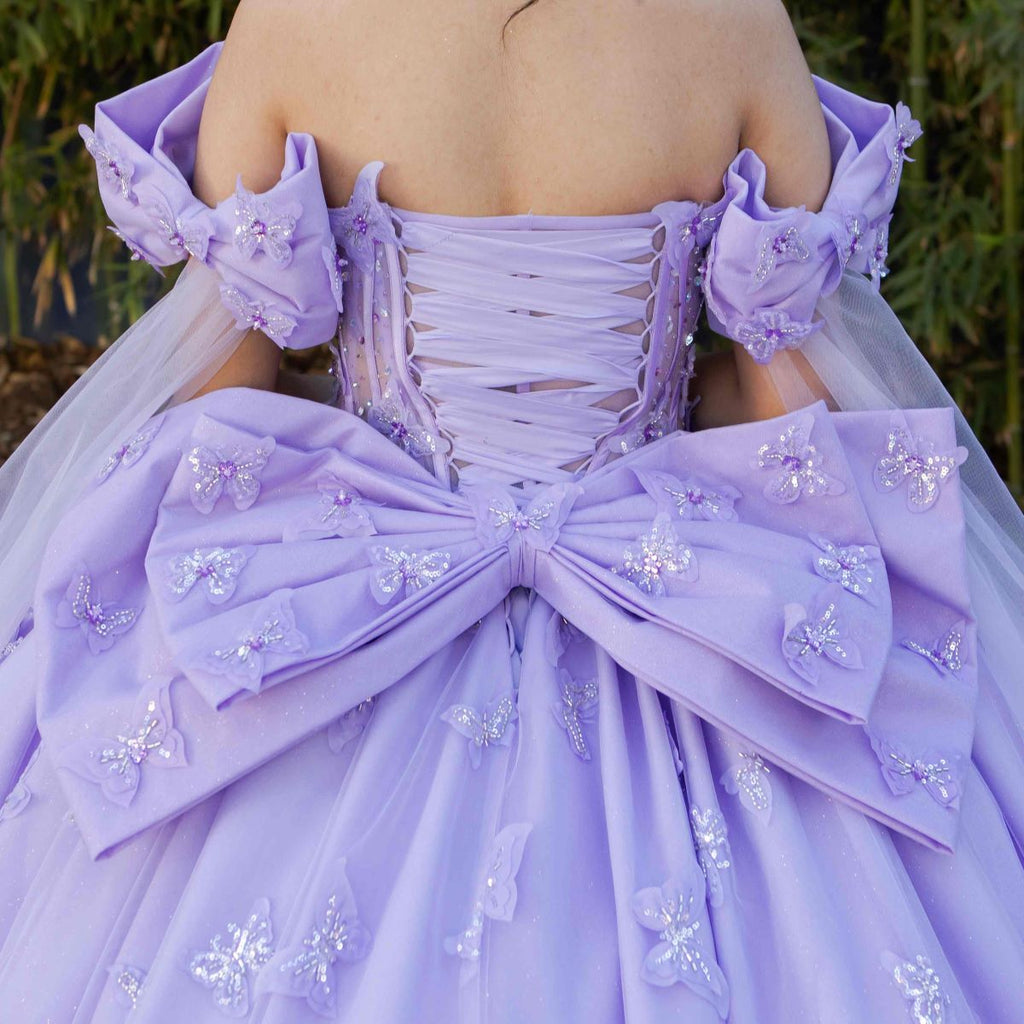 Ballkleid mit Cape-Ärmeln von Cinderella Couture 8350J