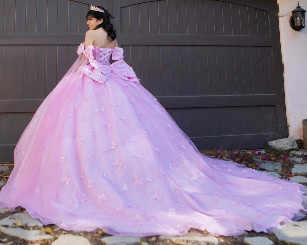 Ballkleid mit Cape-Ärmeln von Cinderella Couture 8350J