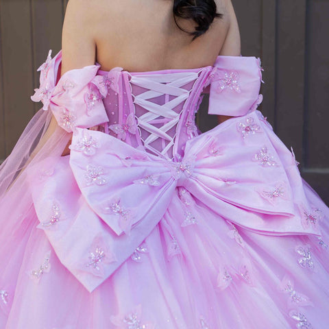 Ballkleid mit Cape-Ärmeln von Cinderella Couture 8350J