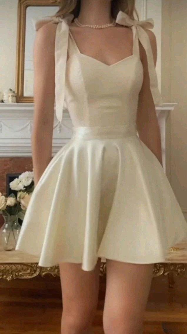 Vestido de Fiesta Mini Línea A Marfil con Elegantes Tirantes Y7657