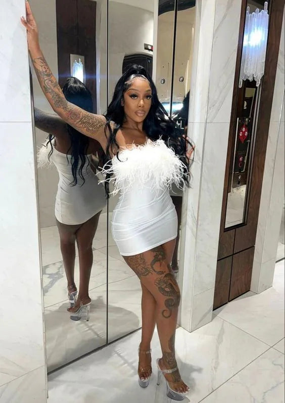 Vestido Corto Blanco Sin Tirantes de Satin con Plumas para Fiesta de Regreso a Casa Vestido de Cóctel Y7845