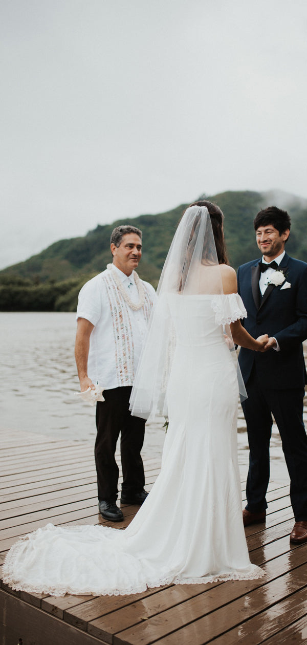 Vestidos de noiva compridos e bonitos, com corte direito e renda sereia, acessíveis. DB10624