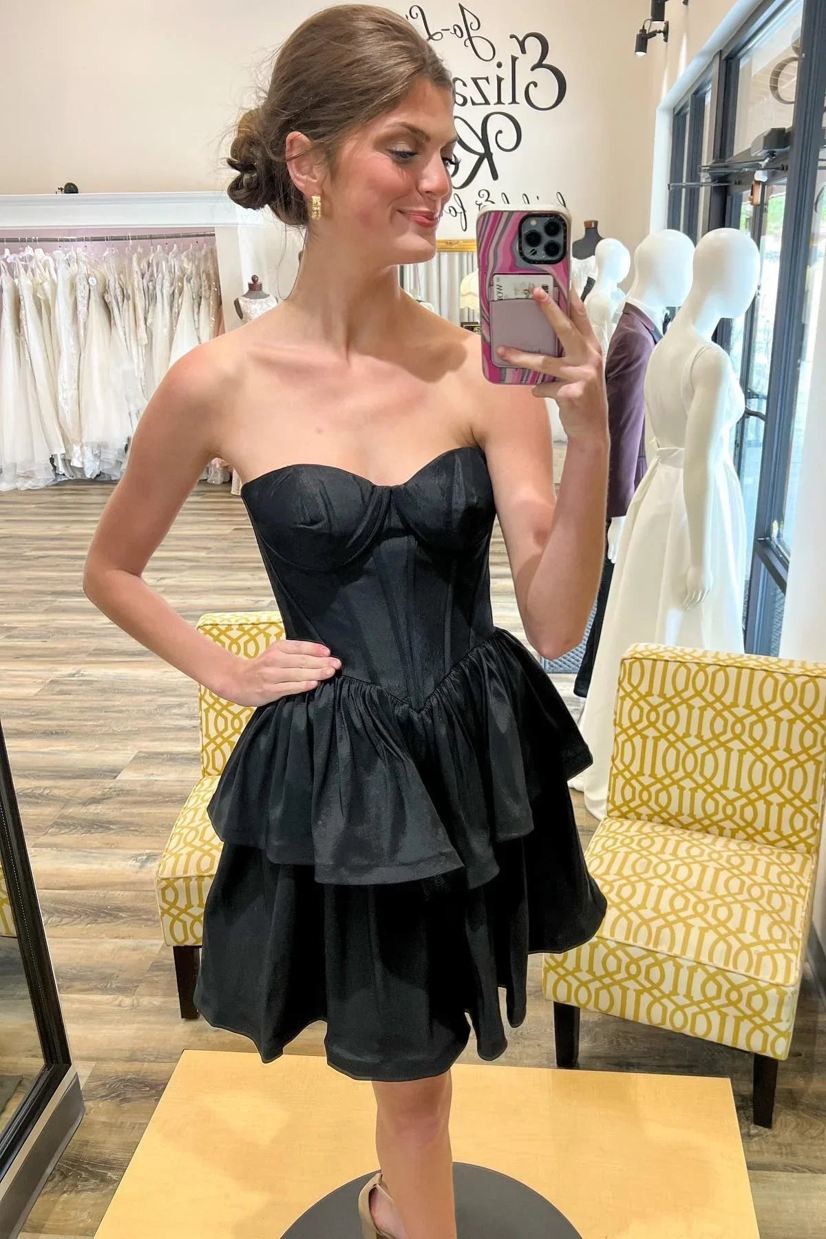 Schwarzes trägerloses Satin-Mehrschichten-Heimkehrkleid Y2070