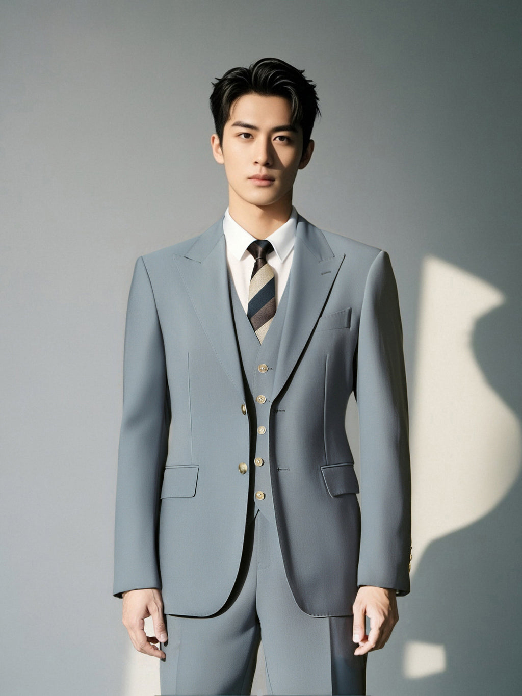 Dreiteiliger hellgrauer Wollanzug | Maßgeschneiderter formeller Hochzeits- & Businessanzug