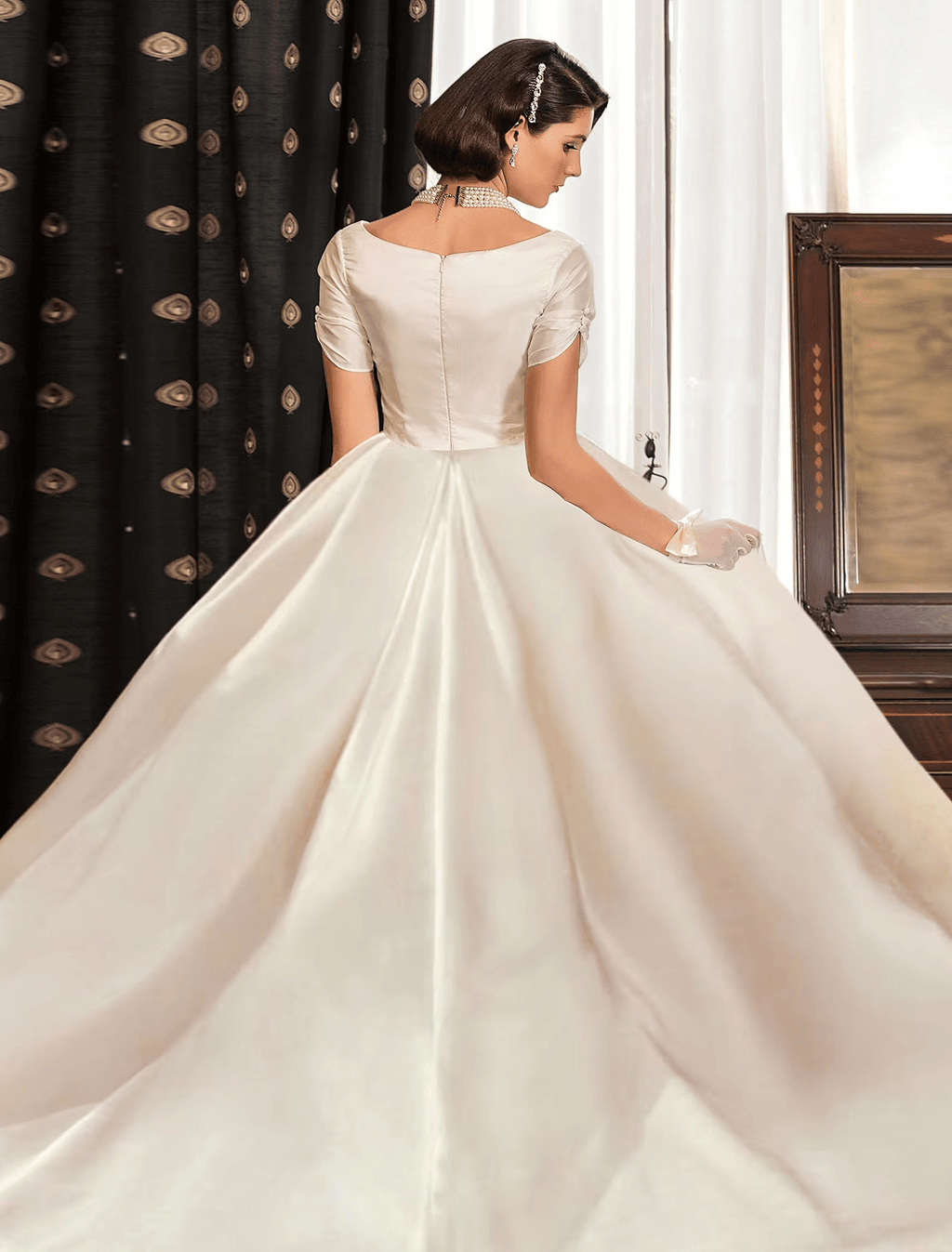 Vestidos de noiva formais, cauda longa, vestido de baile, manga curta, decote em V, cetim com franzido, cor sólida
