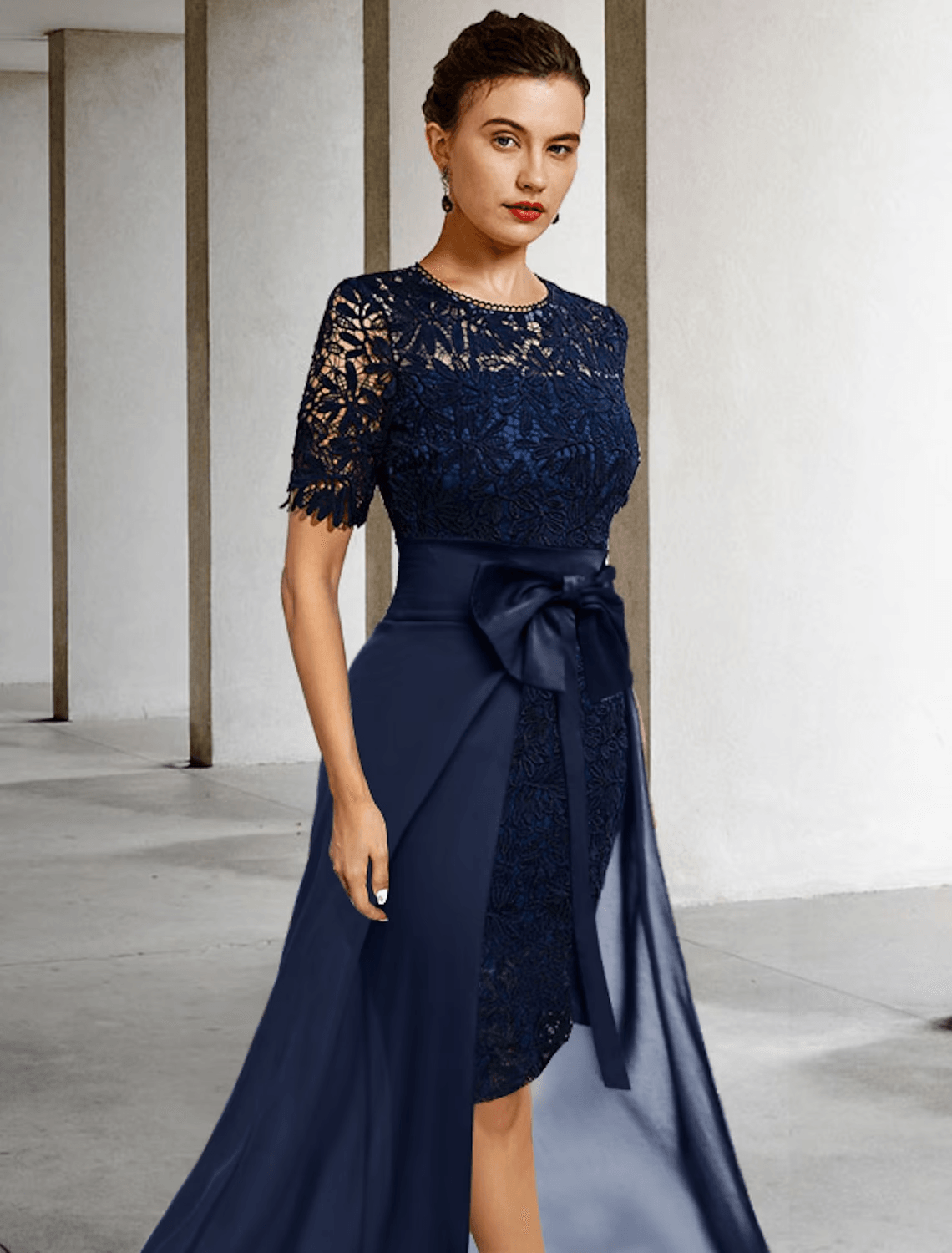 Vestido tubinho/coluna para mãe da noiva, convidada formal para casamento, elegante, decote redondo, comprimento até ao joelho, renda, manga curta com laço(s)