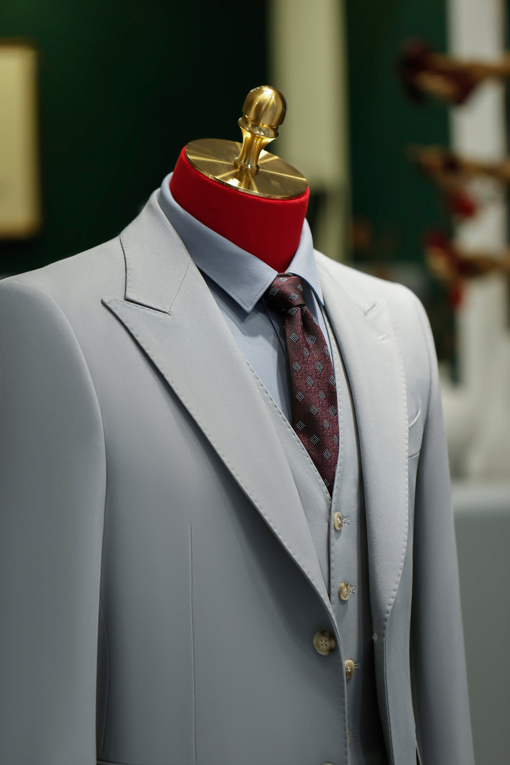 Dreiteiliger hellgrauer Wollanzug | Maßgeschneiderter formeller Hochzeits- & Businessanzug