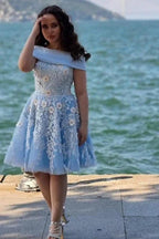 Vestido de Fiesta A-Line Azul Claro Sin Mangas con Aplicaciones de Tul y Manga Corta