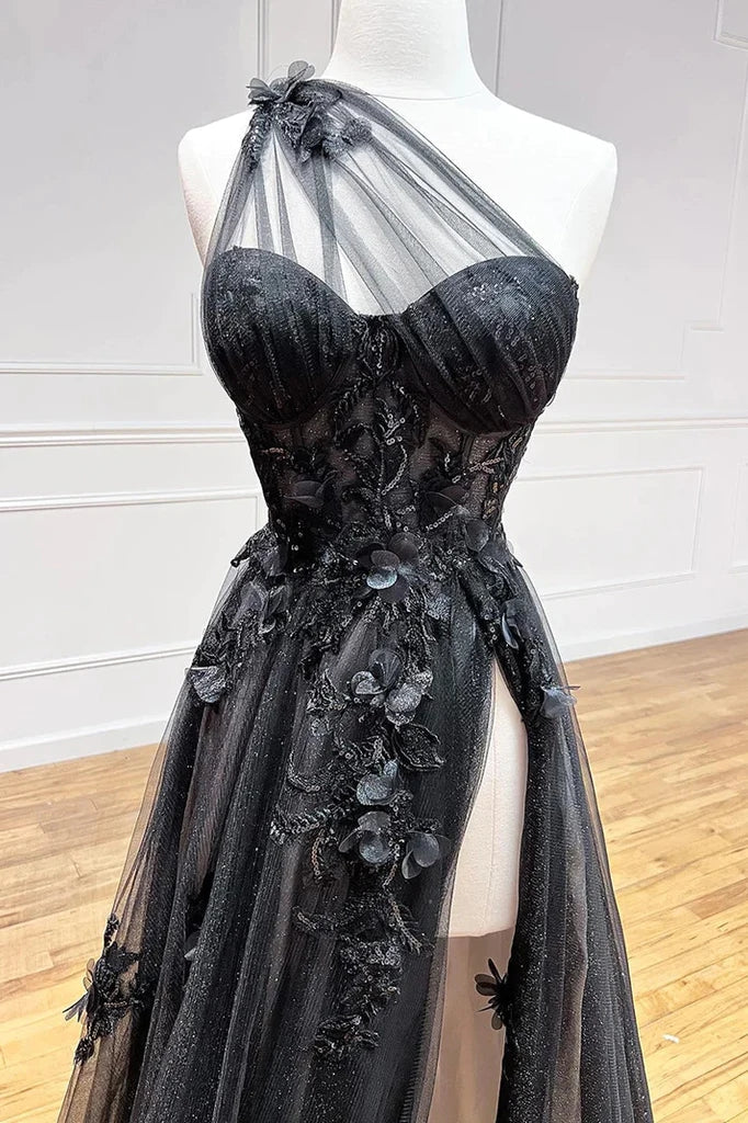 Vestido de festa preto comprido com um ombro só e corte A e aplicações 3D PSK444