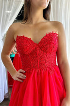 Vestido de festa vermelho com corte em A e folhos, corpete em forma de coração, PSK493
