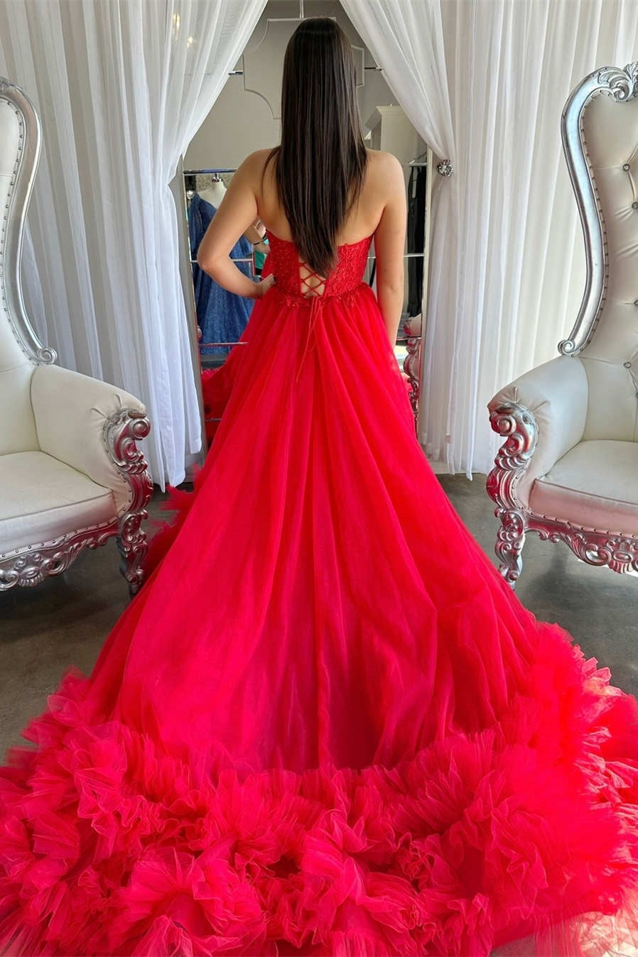 Vestido de festa vermelho com corte em A e folhos, corpete em forma de coração, PSK493