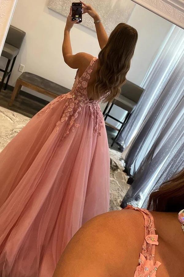 Vestido de festa em corte A, decote em V, aplicações de tule rosa blush e racha PSK472