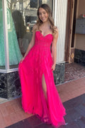 Vestido Largo de Baile Sin Tirantes en Rosa Fuerte con Aplicaciones Florales y Corte en A PSK495