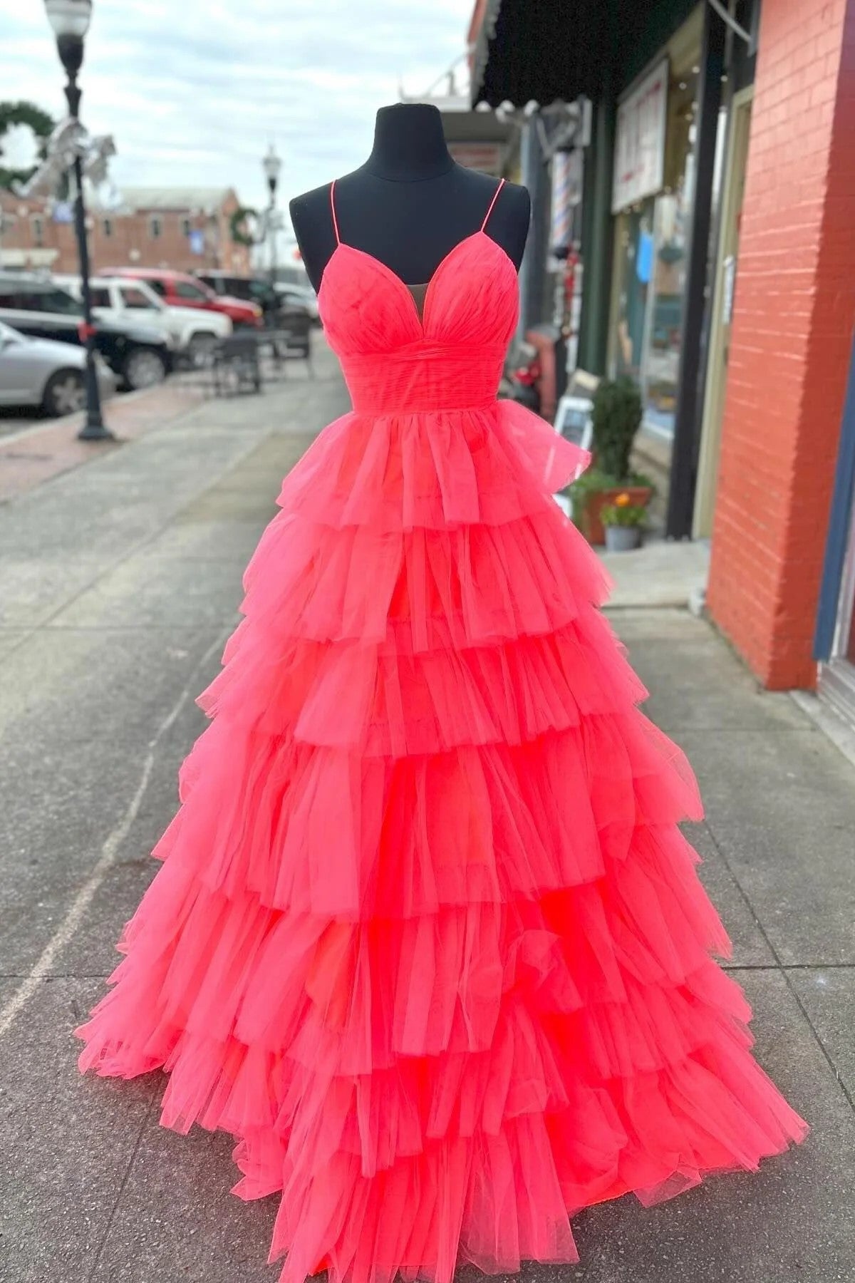 Vestido de festa comprido vermelho com decote em V profundo e corte A PSK487