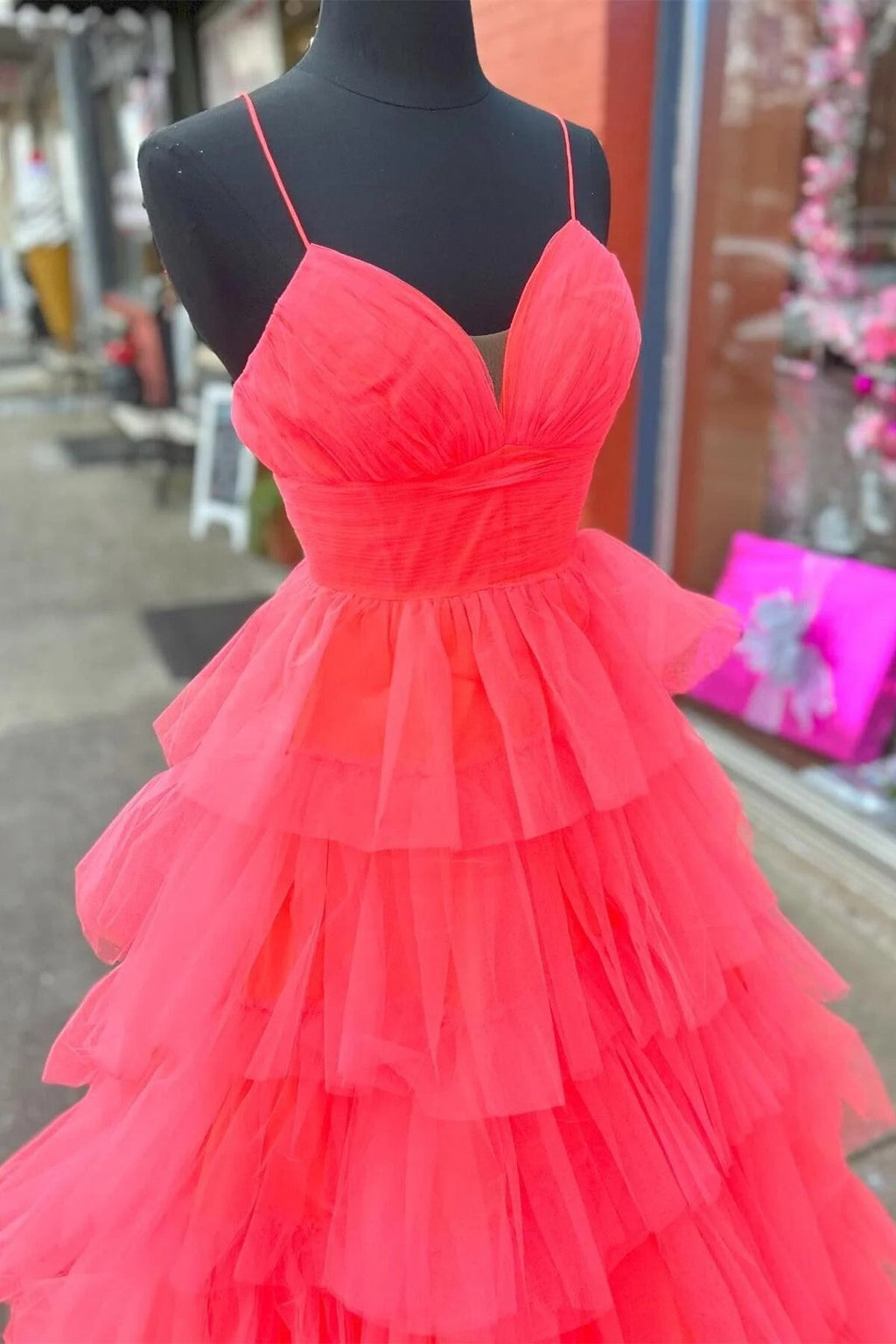 Vestido de festa comprido vermelho com decote em V profundo e corte A PSK487
